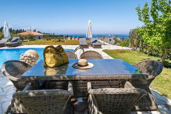 Villas Goudis Tsoukaládhes 외부 사진